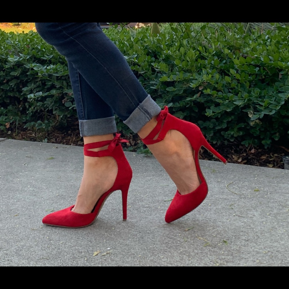 Size 5.5 Red Faux Suede Pointy Toe Ankle Tie Stile - Picture 7 of 7